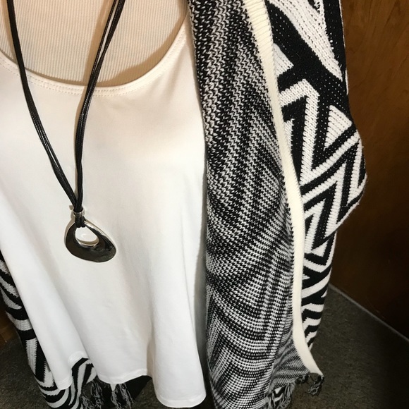 Joompy Sweater - Picture 6 of 6